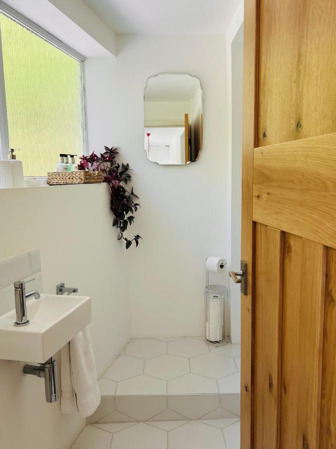 Gordy Hall -Sea Facing Welsh Cottage With Stunning Views Pendine Exterior photo